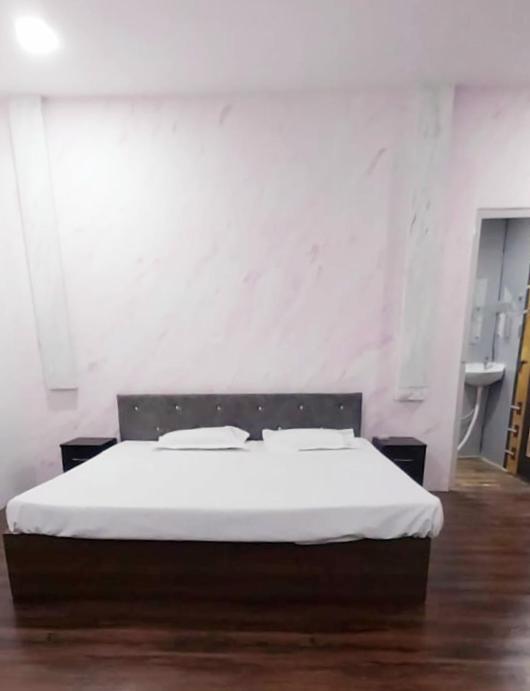 The Black Leaf Hotel Rāipur Eksteriør billede