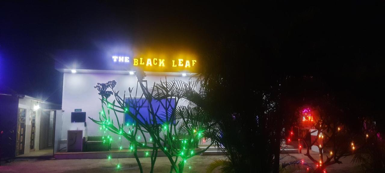 The Black Leaf Hotel Rāipur Eksteriør billede